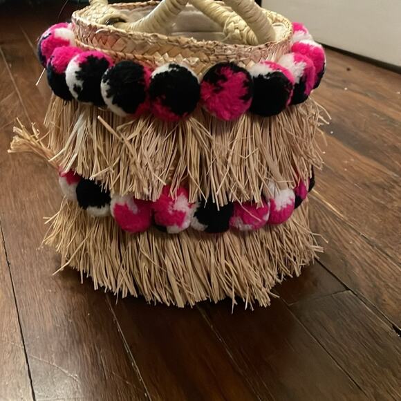 BTB Raffia Straw Round Pom Pom Bucket Bag New - Picture 4 of 8